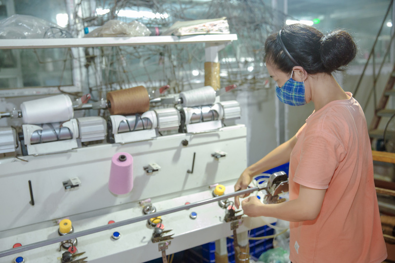 Máy móc sản xuất xưởng dệt len Đại Quyên